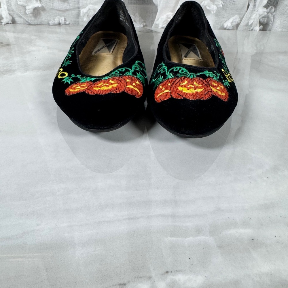 Vintage Black Velvet Embroidered Halloween Flats Pumpkins Black Cats 8.5 M - Picture 3 of 12
